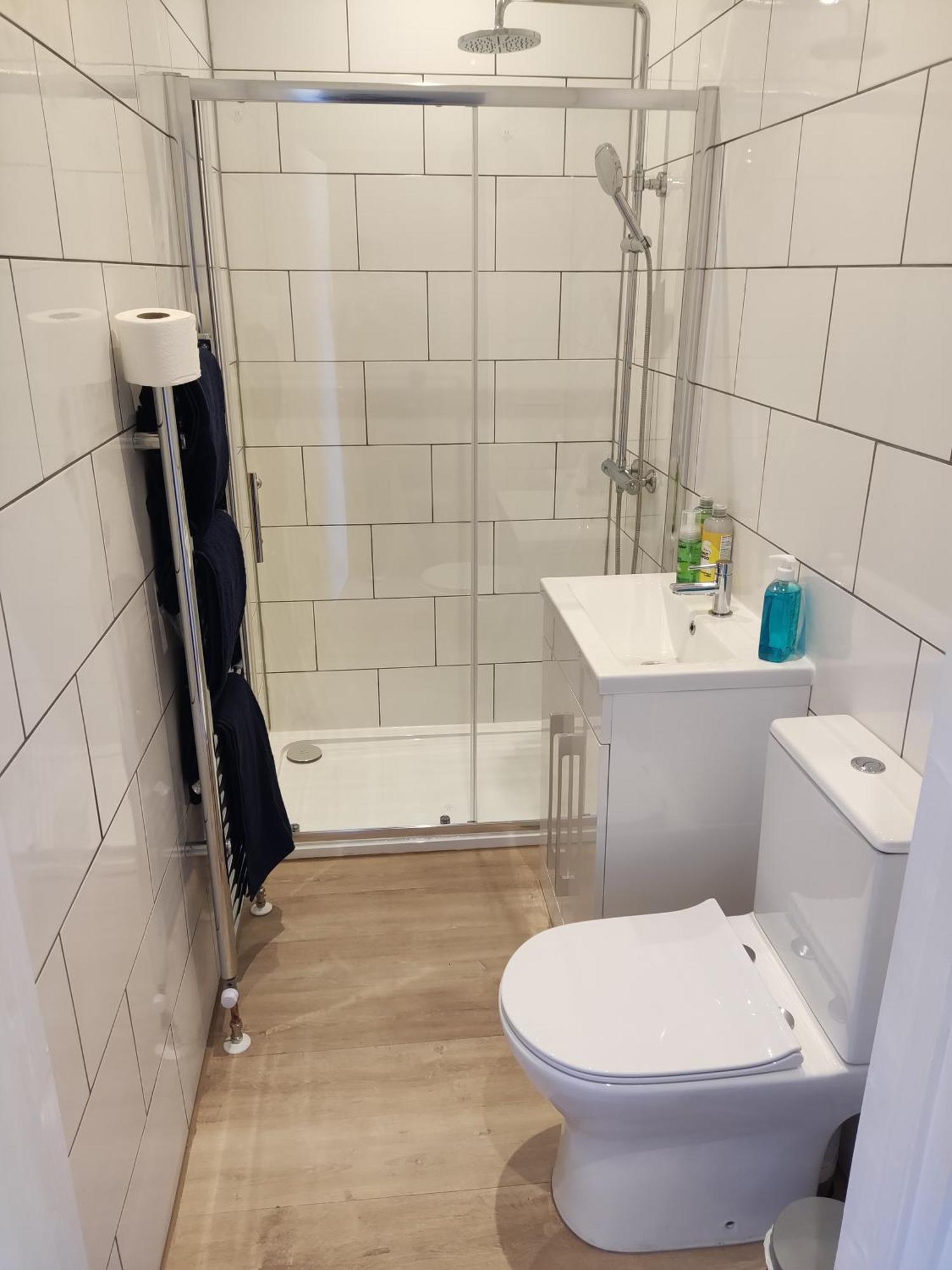 Apartment Self Check-in Micro For Max 2 Guests In Location Rg4 With Your Own Kitchenette Bathroom Parking And Shared Garden